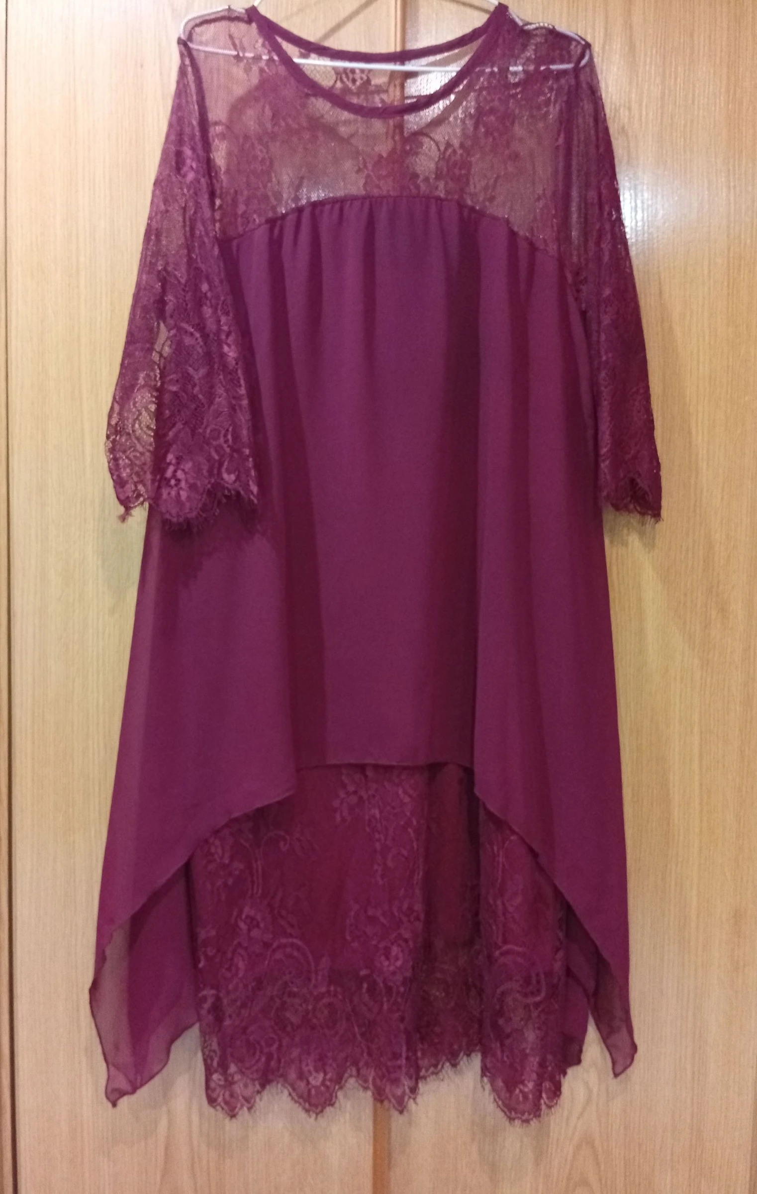  Beautiful burgundy dress with delicate lace details and a flowing chiffon overlay